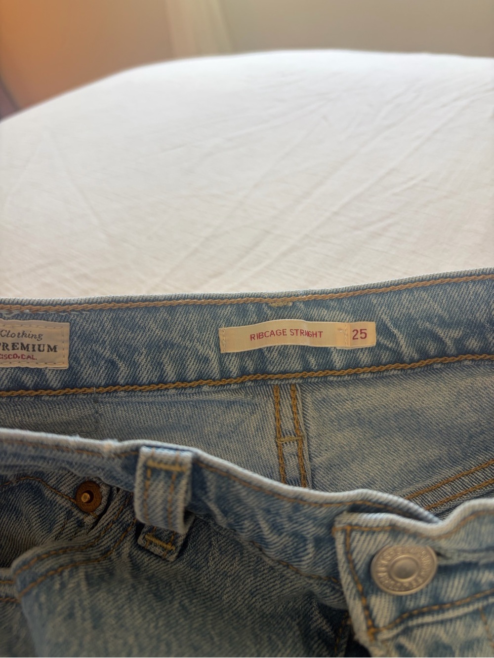 Levi’s | Ribcage Straight - Picture 4 of 4